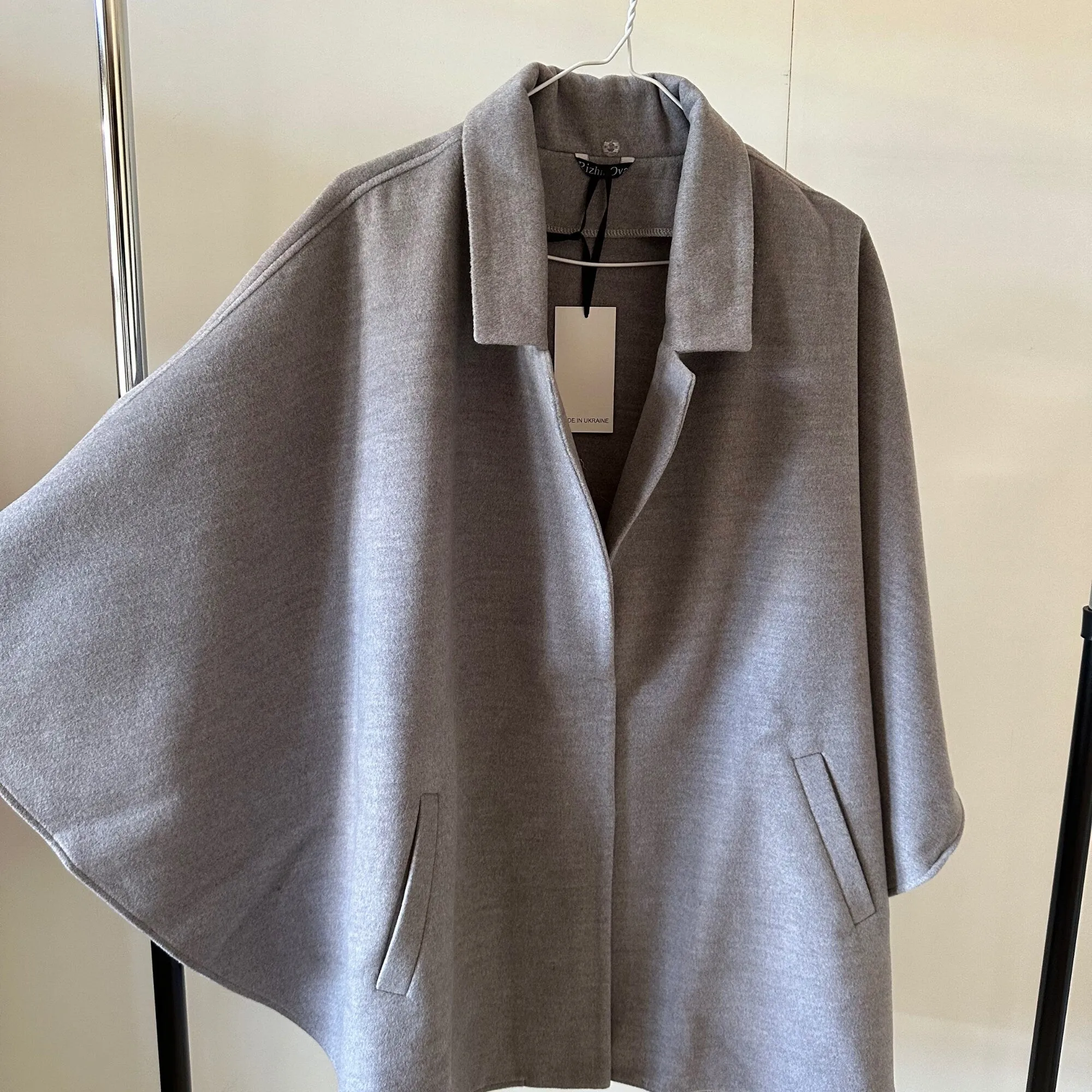 Grey Classic Feminine Woolen blend Overcoat Cape Coat Detachable fox fur collar