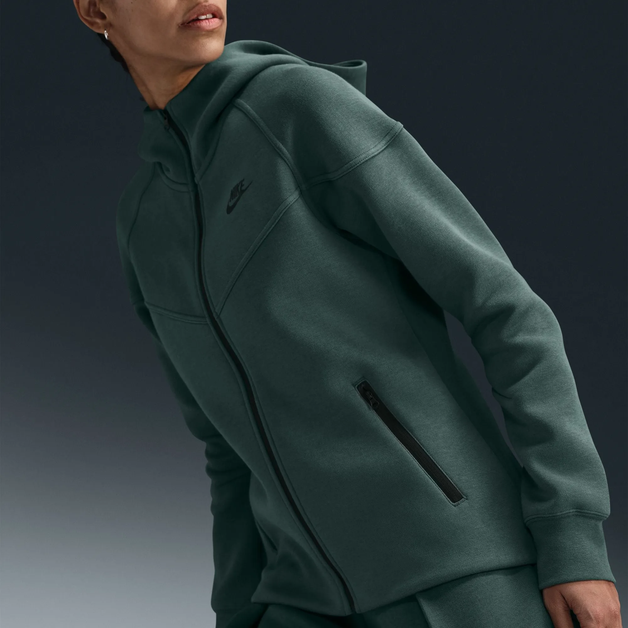 Nike - W Sportswear Tech Fleece Winrunner ~ Vintage Green