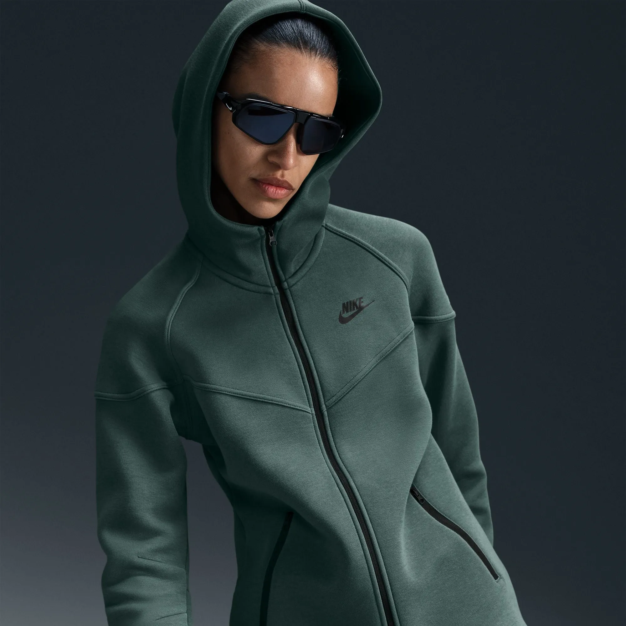 Nike - W Sportswear Tech Fleece Winrunner ~ Vintage Green