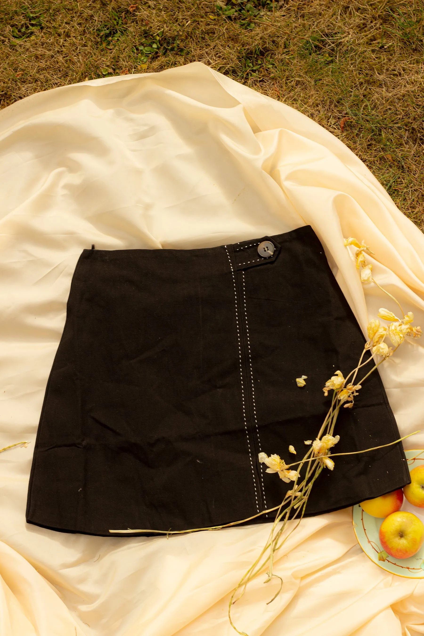 Topstitch Contrast Mini Skirt